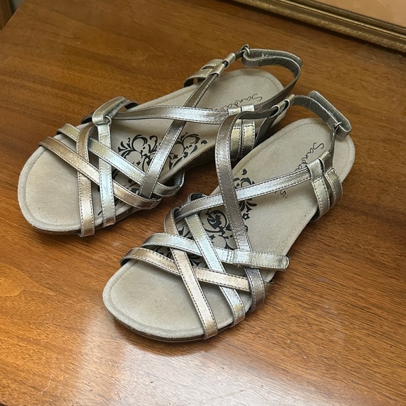 Aetrex Metallic leather Silver Strappy spring Sandals orthopedic organic dressy - Picture 1 of 5